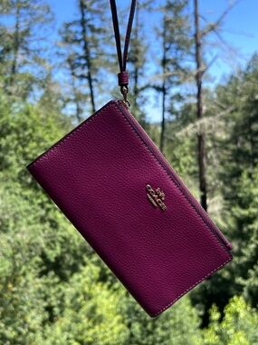 COACH Slim Wristlet Wallet Clutch in Deep Berry Purple Pebble Leather AUTHENTIC